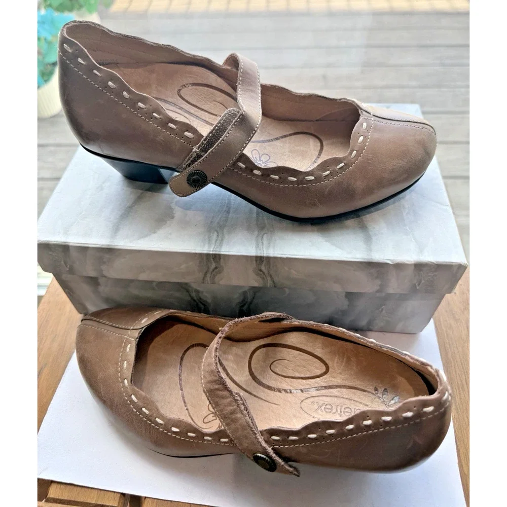 Aetrex Women's Comfortable orthotic arch support Mary Jane Shoes Beige Sz 6.5 W